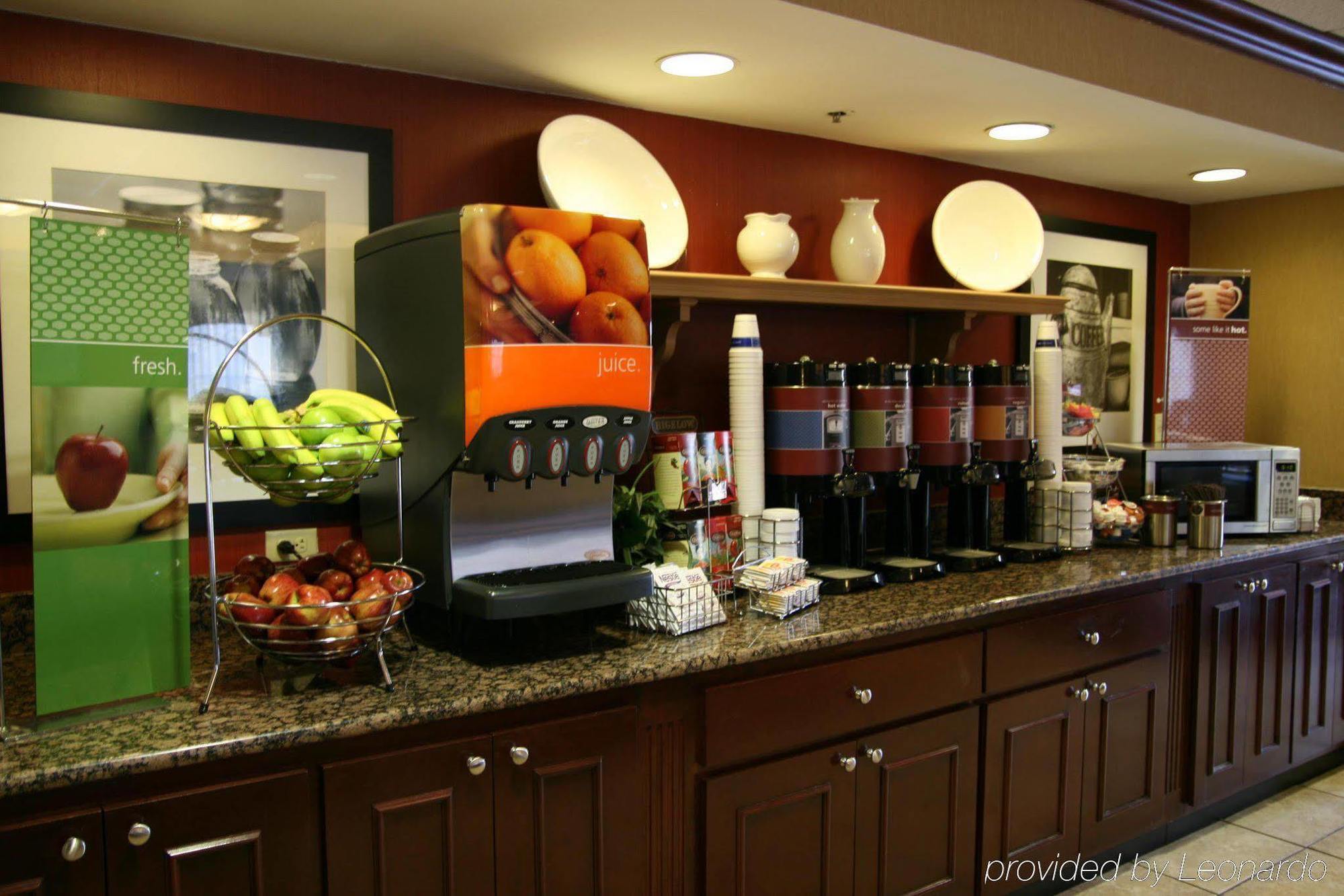 Hampton Inn Boston/Peabody Restaurant photo